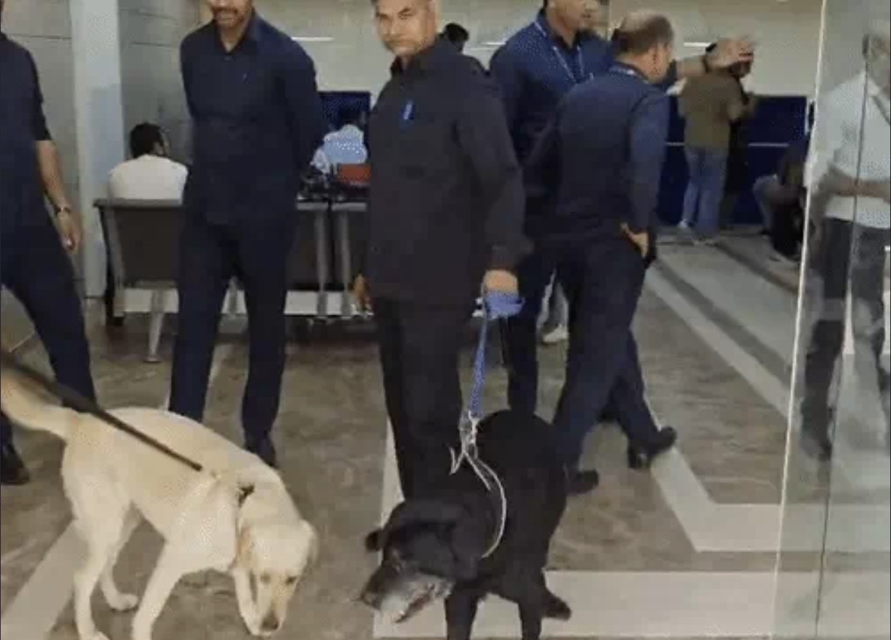 लखनऊ में पासपोर्ट ऑफिस को बम से उड़ाने की धमकी, गोमतीनगर में मचा हड़कंप